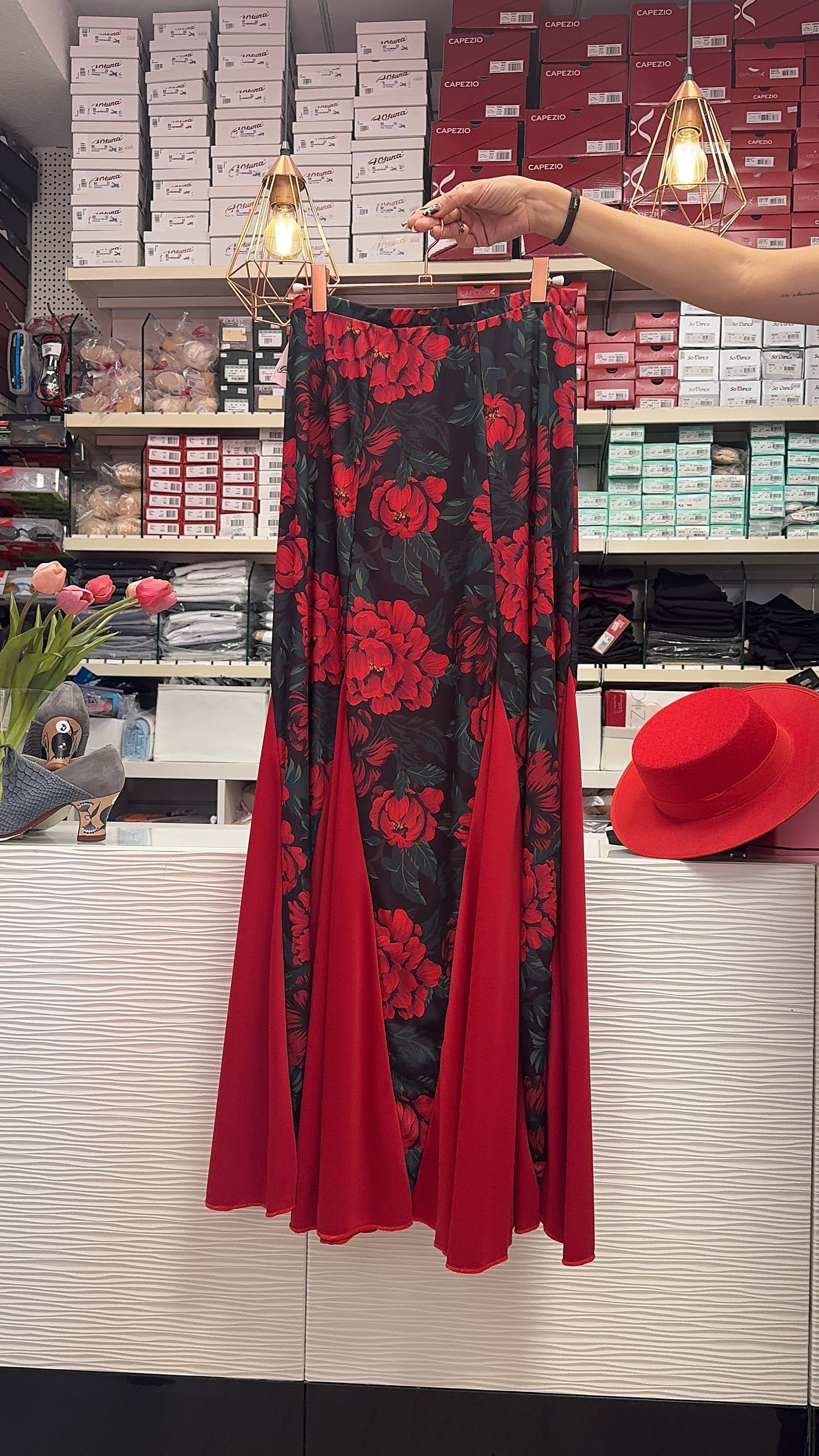 Falda flores rojas flamenca